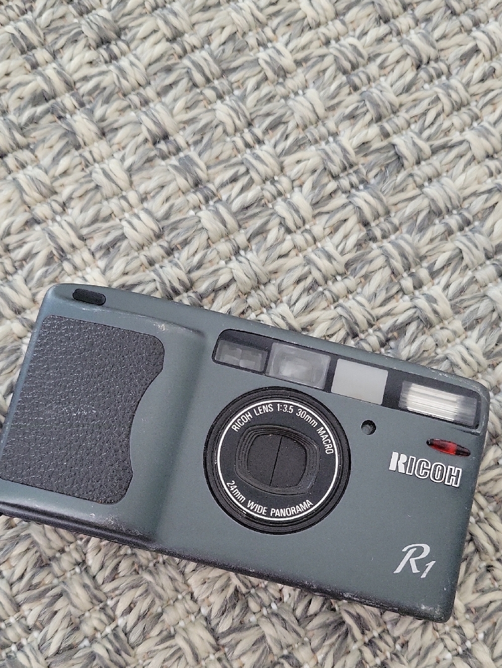 RICOH R1 35mm Compact Film Camera - Dark GRAY/GREEN